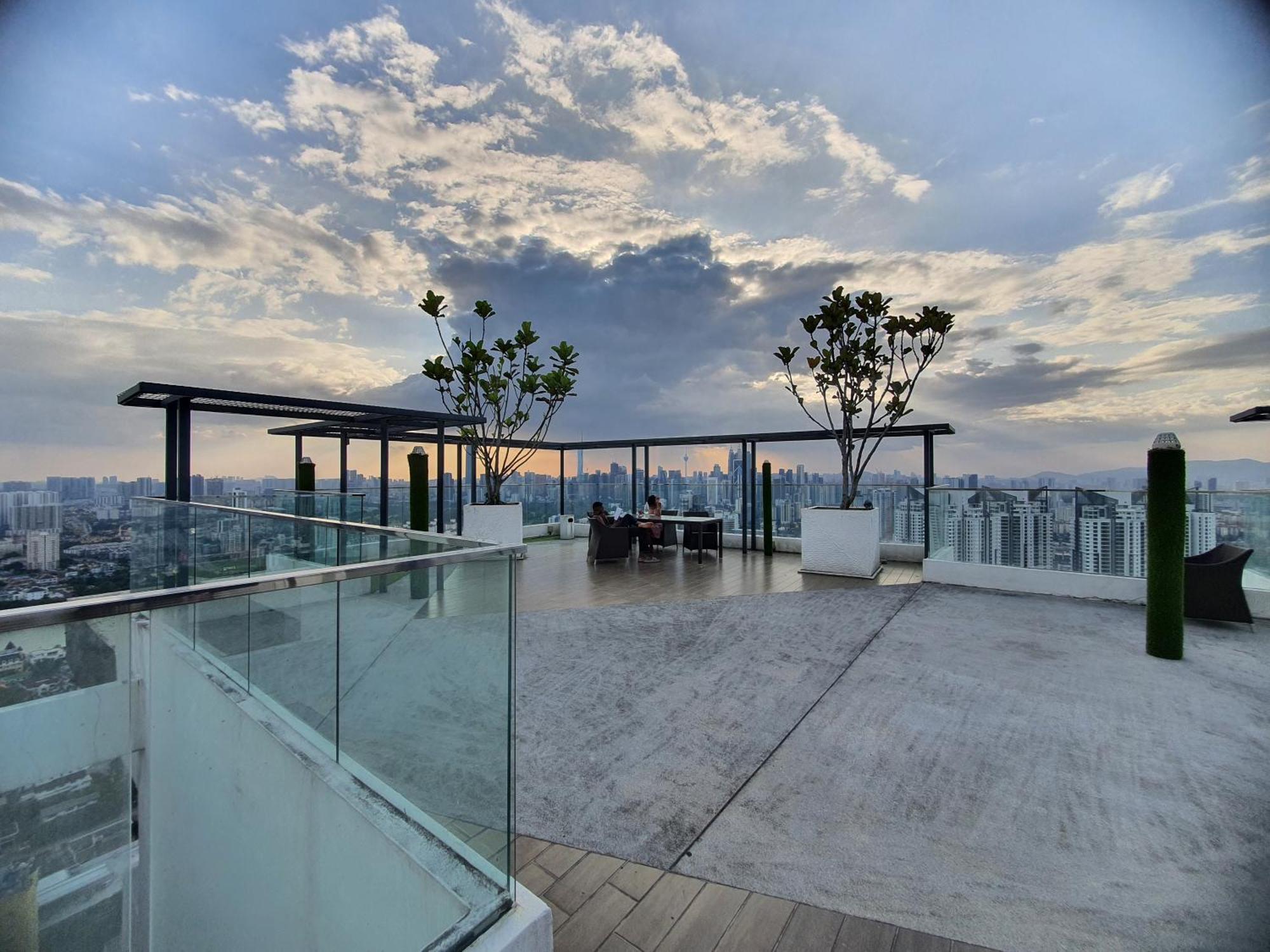 Reizz Residence By Luxury Suites Kuala Lumpur Exterior photo