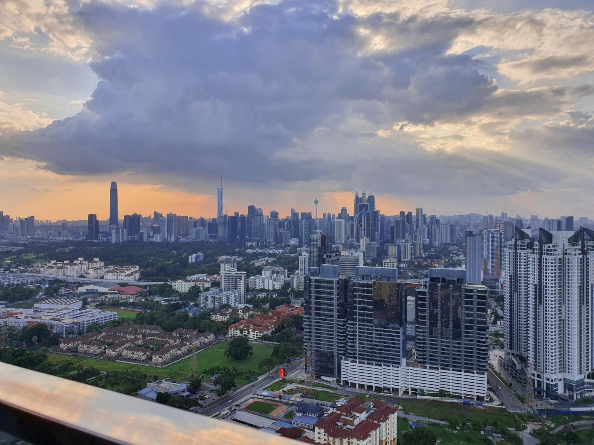 Reizz Residence By Luxury Suites Kuala Lumpur Exterior photo
